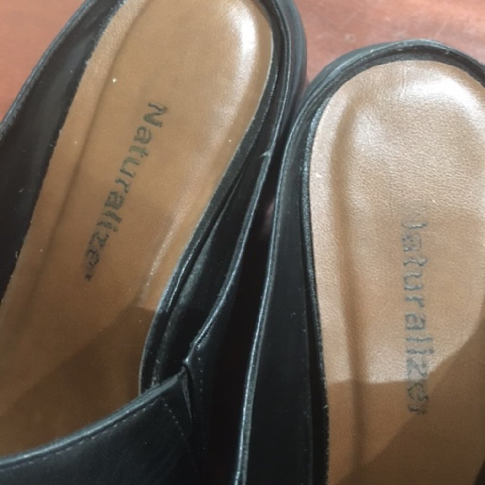 Size 9 Naturalize black Mules - Picture 3 of 4
